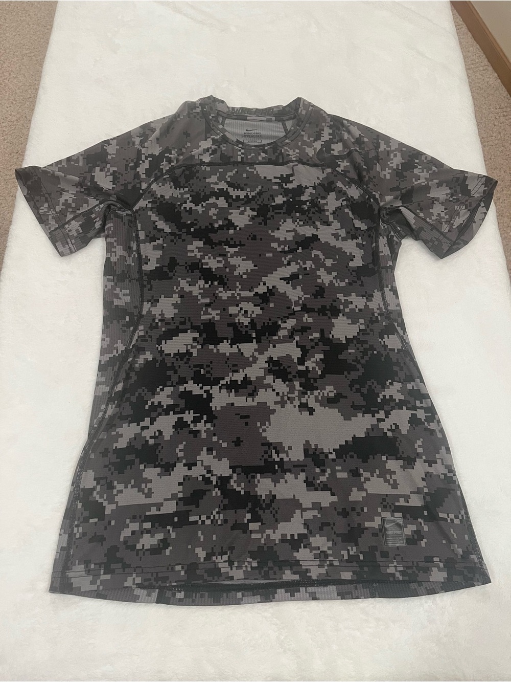 Nike Pro Hypercool Fitted Digital Camo Short Sleeve Shirt - Medium